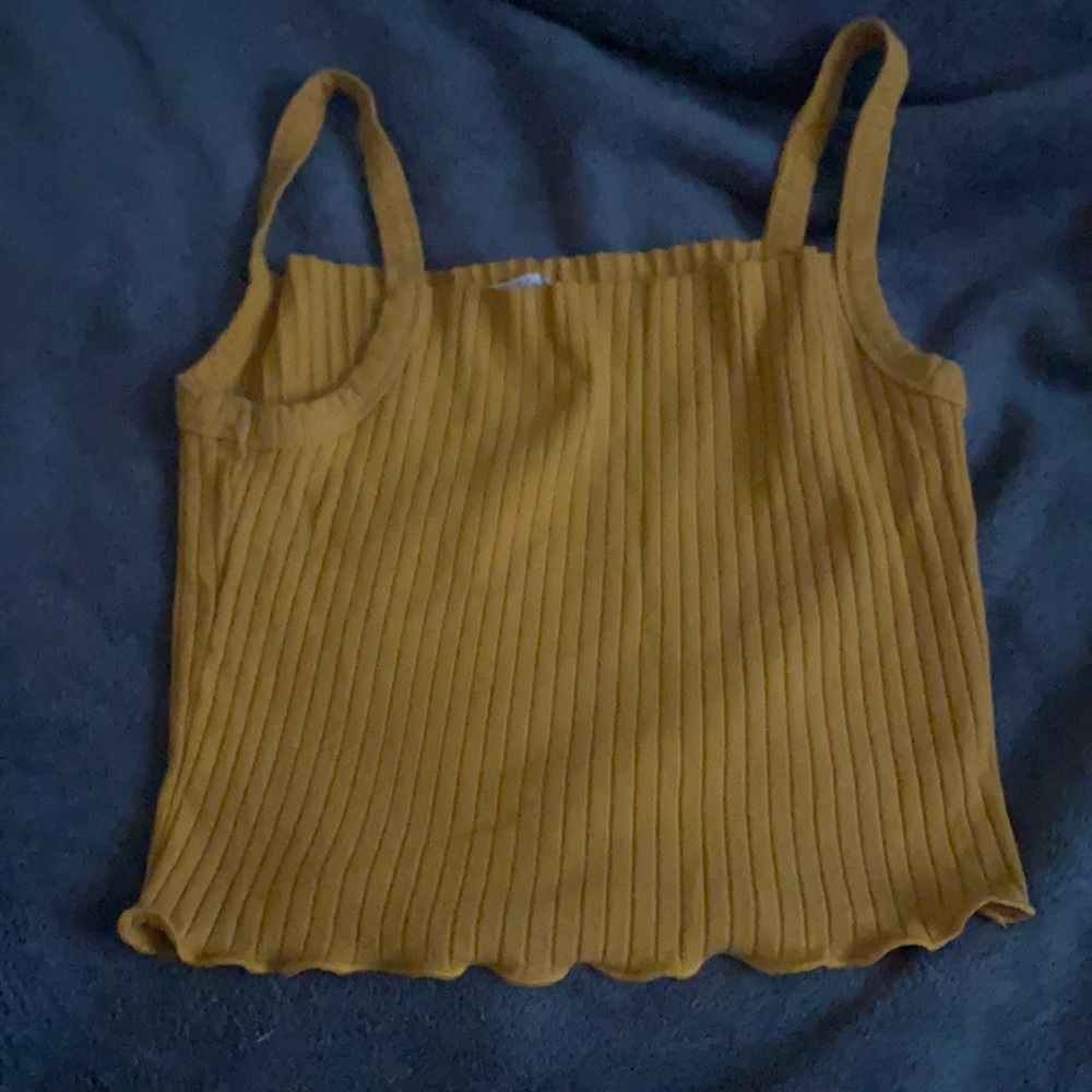 Cute yellow summer crop top:)